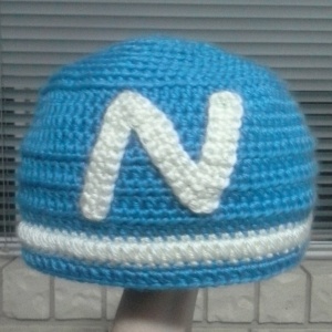 The letter N used as an example on pointed increase and decrease with double crochet